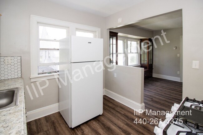 Building Photo - 3204 W 92nd St