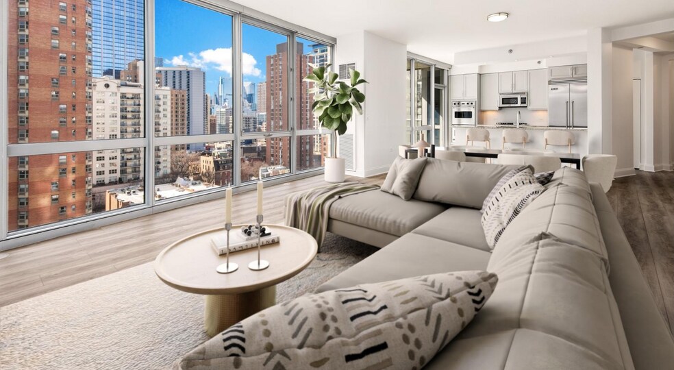 Building Photo - 912 N State St