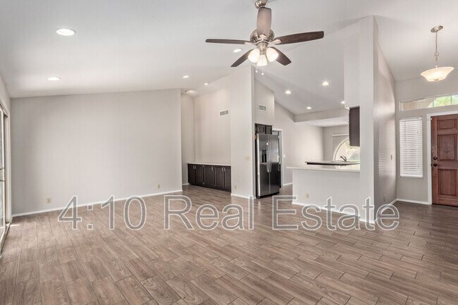 Building Photo - 2381 W Redwood Dr