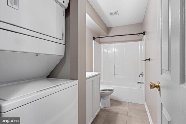 Building Photo - 312 River Birch Cir