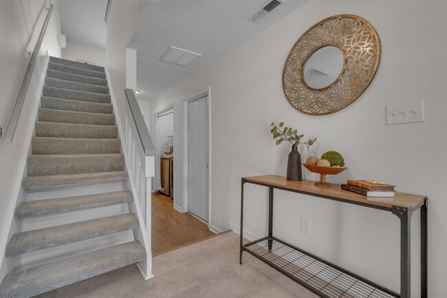 Building Photo - Ready NOW! 1 Block from the Bay! Pet Frien...