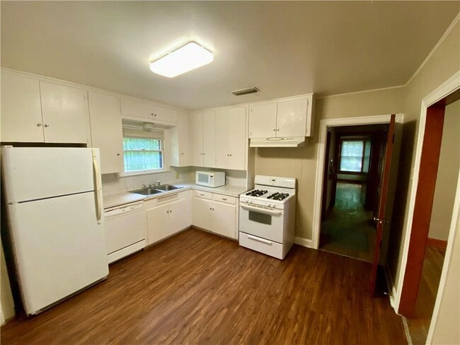 Building Photo - 1808 E 38th 1/2 St