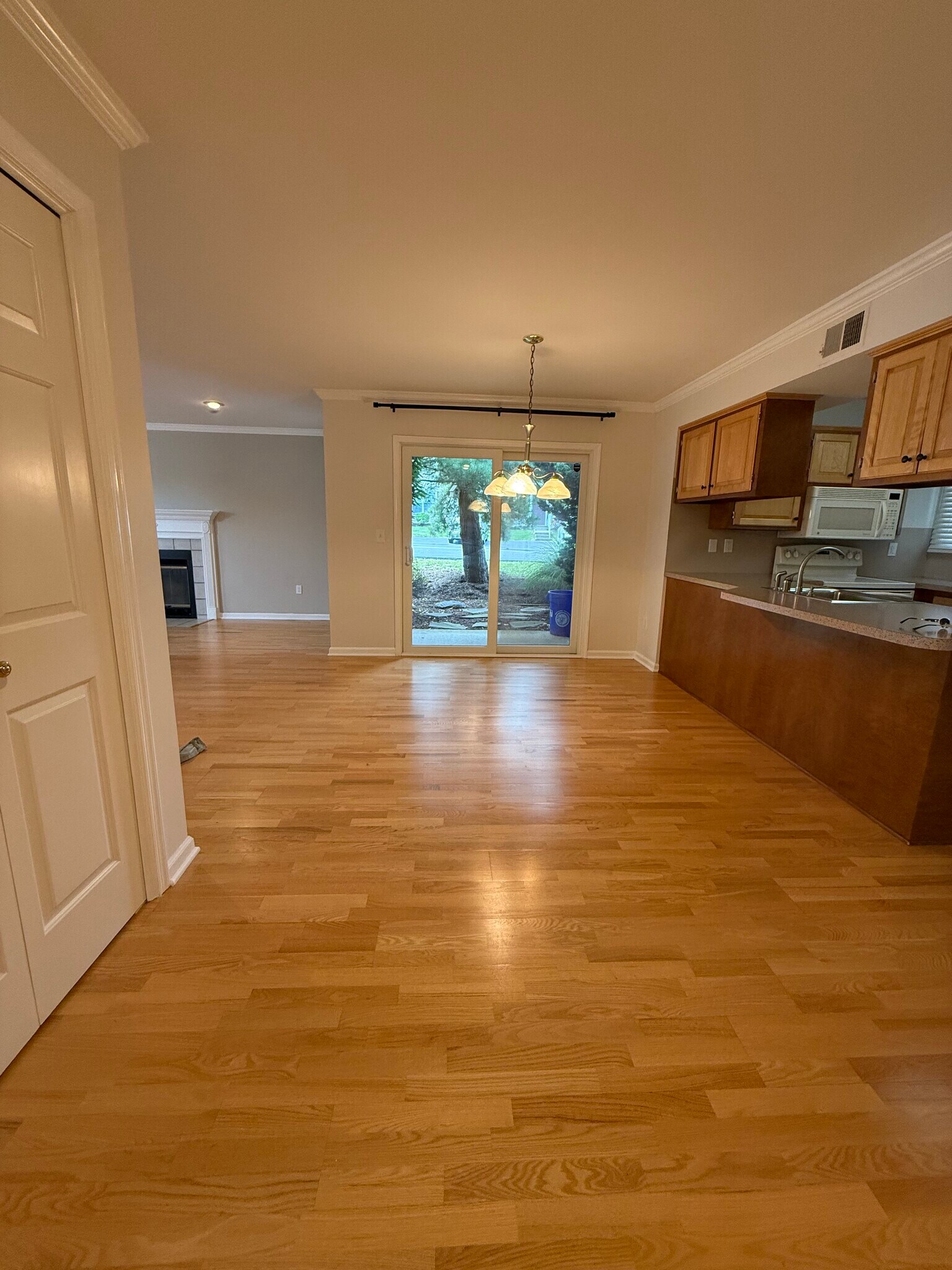 Building Photo - 1607 Briarwood Ln