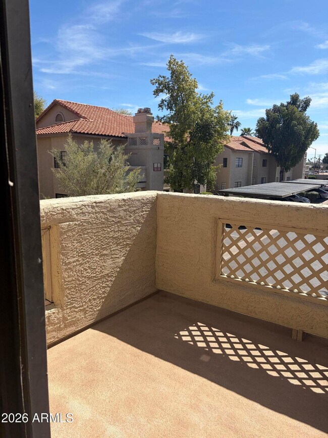 Building Photo - 930 N Mesa Dr