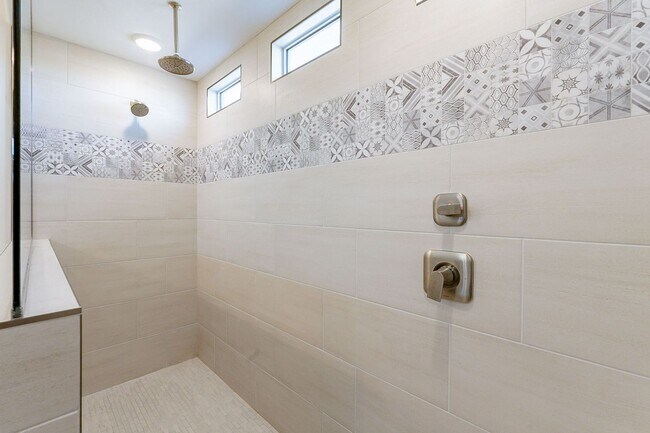 Building Photo - Pending/ Rented - New Mattamy Home!