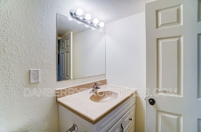 Building Photo - 919 Brookley Blvd