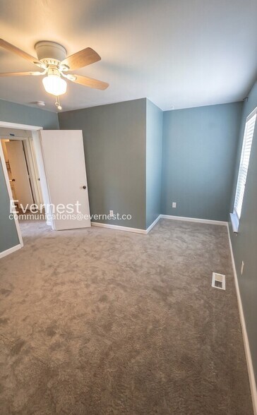 Building Photo - 129 Royallbrook Ln