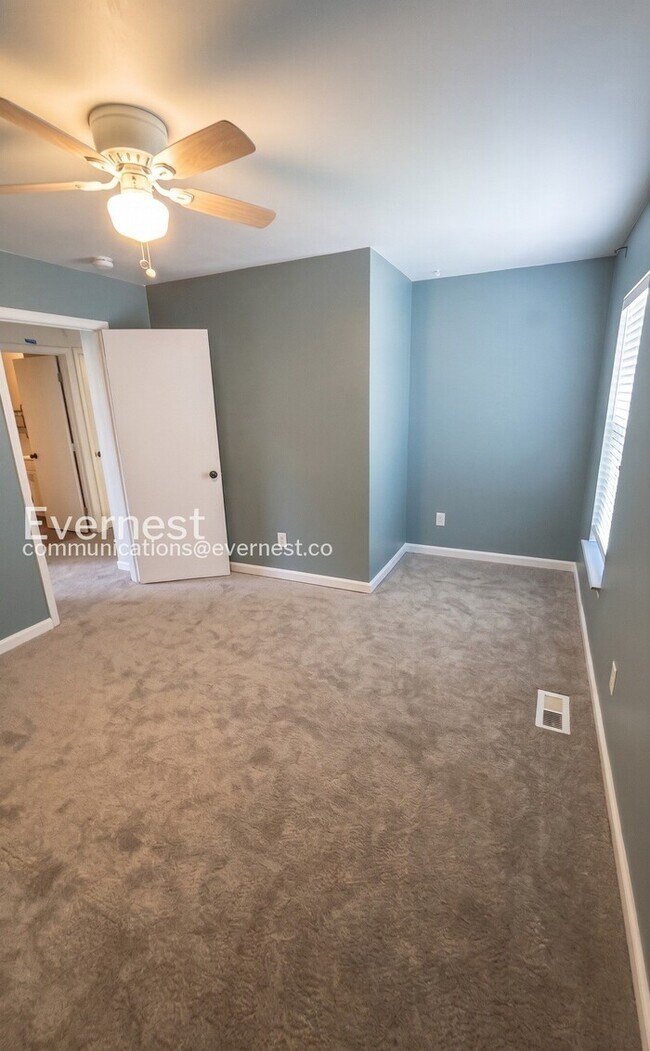 Building Photo - 3 Bed, 4 Bath Home with Fenced Yard & Garage / Pet-Friendly / Available Soon!