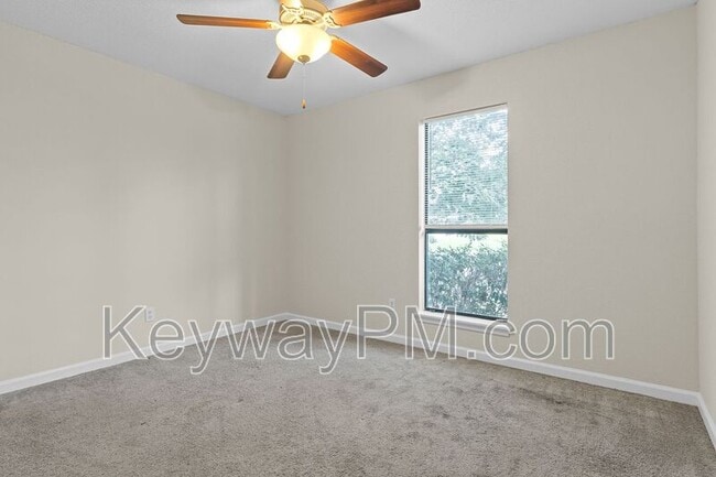 Building Photo - 219 Brooks Dr