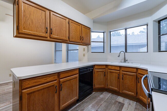 Building Photo - Charming 4-bedroom, 2-bathroom in Gilbert