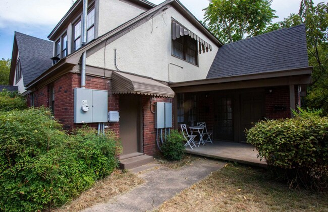 Building Photo - Cozy Apartment located near UAMS!