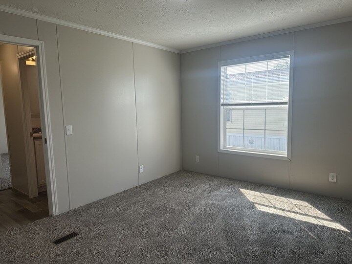 Building Photo - 38041 Chilver Ave