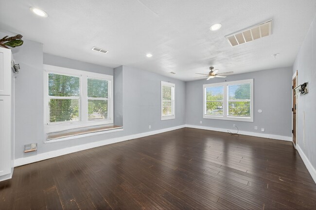 Building Photo - 1225 Michigan Ave