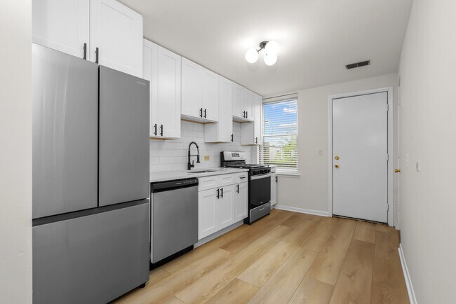 Building Photo - 908 W Grace St