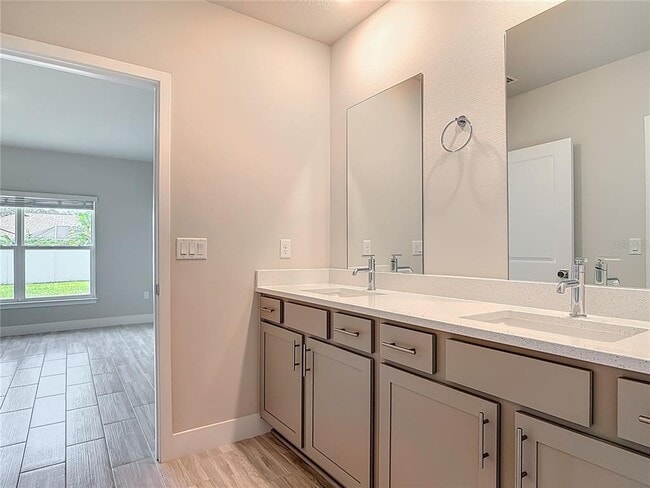 Building Photo - 60 Ballenger Ln