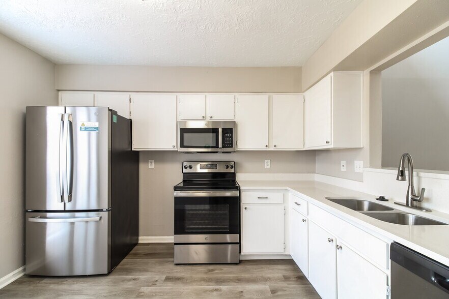 Building Photo - 6210 Roseridge Ln