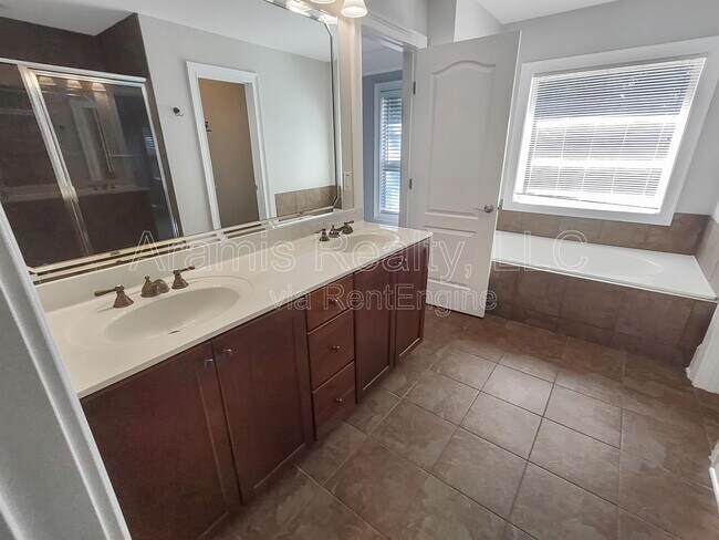 Building Photo - 2772 Durham Dr NE
