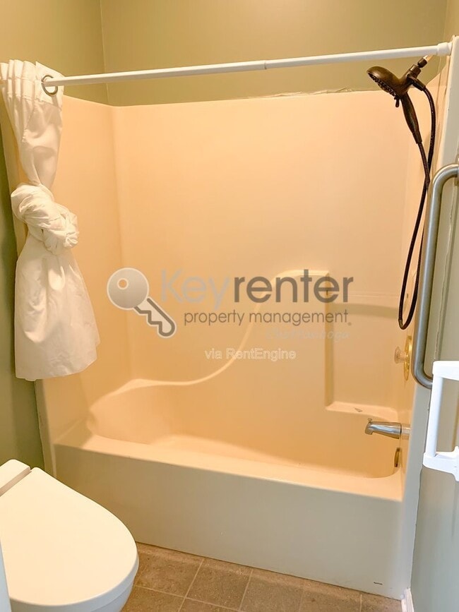 Building Photo - 7716 Royal Harbour Cir