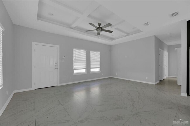Building Photo - 1012 E la Cantera Ave