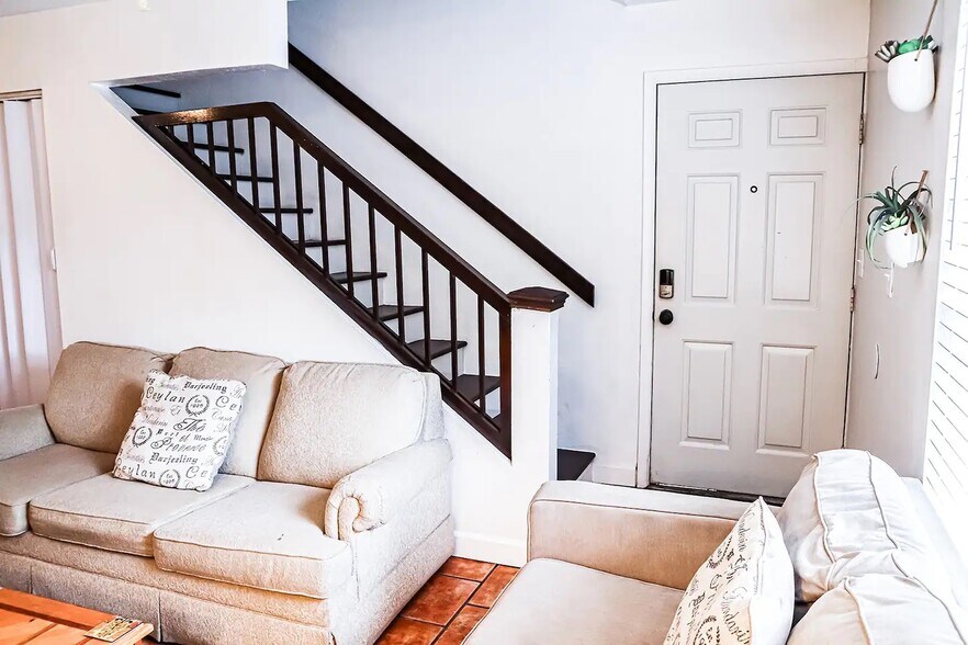 Building Photo - 2228 SW 39th Dr