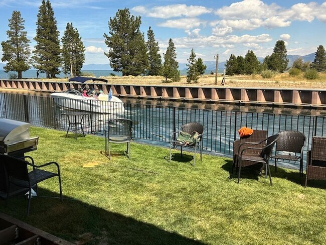 Building Photo - Condo with beautiful channel views and boat slip available for a Winter or Summer seasonal 3-6 mo...