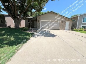 Building Photo - 810 S Juneau Ln