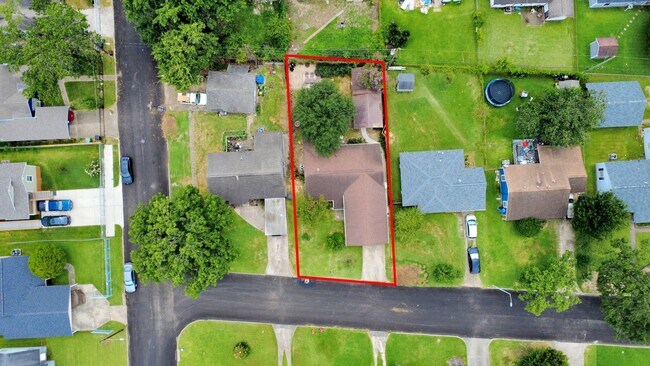 Building Photo - 7722 Elm St