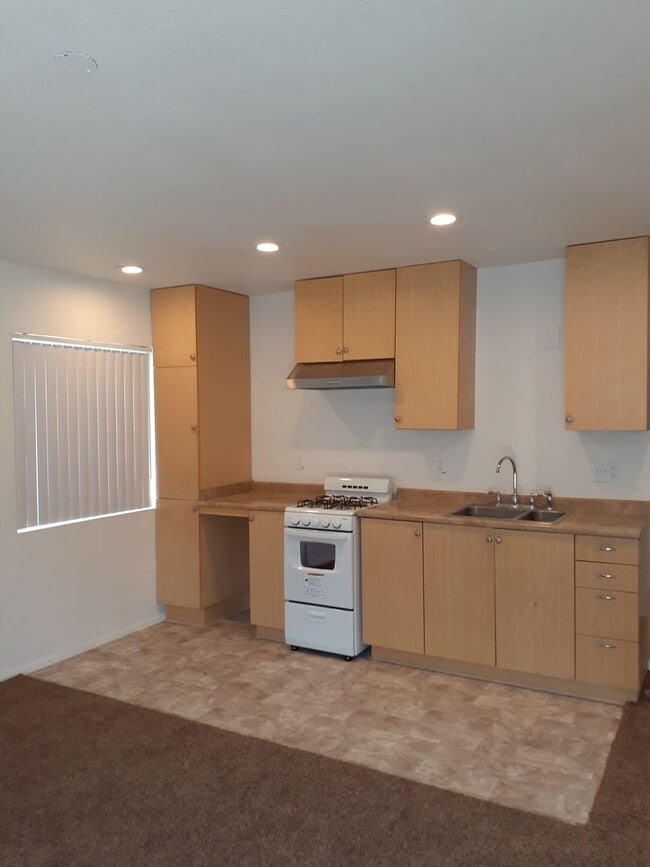 Building Photo - GLACIER AVE