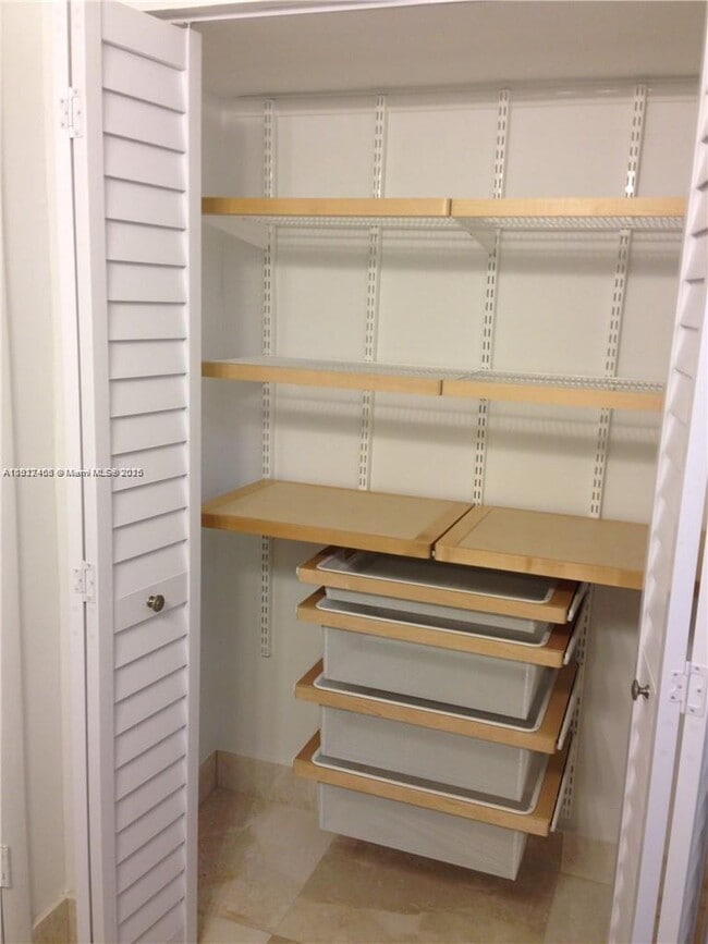 Building Photo - 310 SW 34th Ave