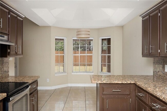 Building Photo - 13 E Xenops Ave