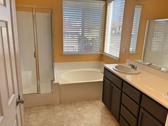 Building Photo - 1436 Bello Dr