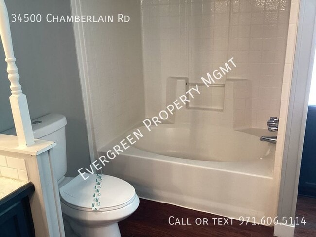 Building Photo - Private oasis with beautiful Columbia Rive...