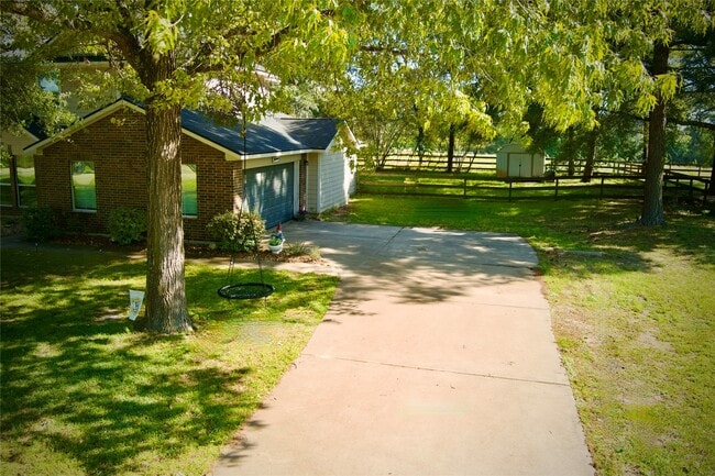 Building Photo - 25401 Hunting Trail