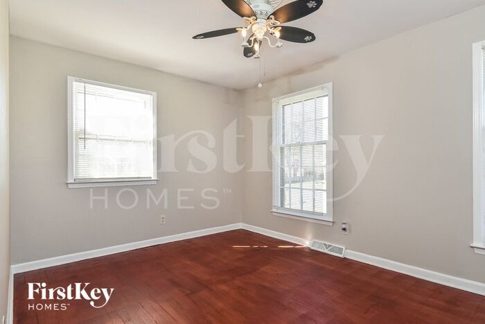 Building Photo - 3411 Londonderry Dr