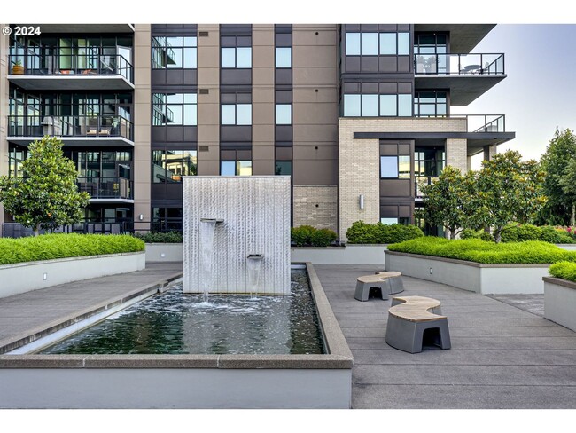 Building Photo - Modern Condo in NW District, Portland! On ...