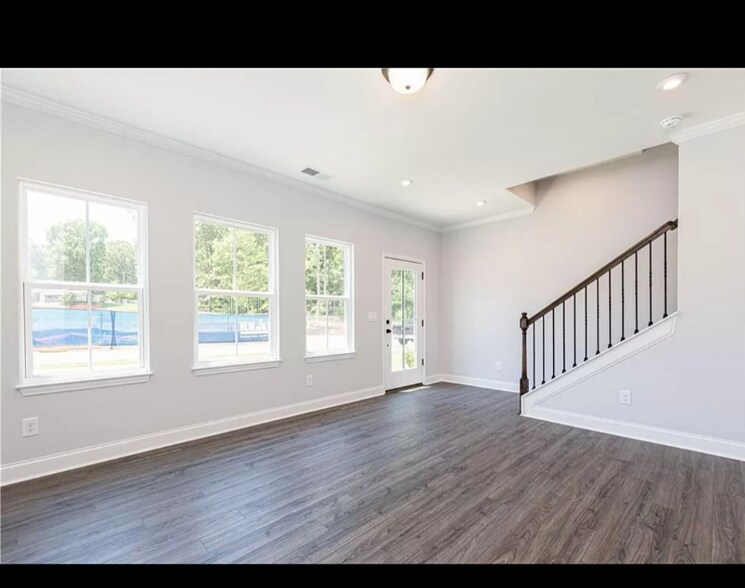 Building Photo - 913 Colton Dr