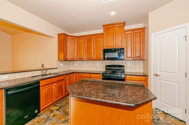 Building Photo - 7402 Dover Mill Dr SW