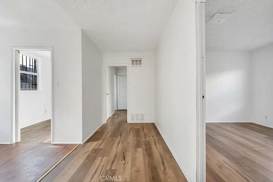 Building Photo - 648 W 41st Dr