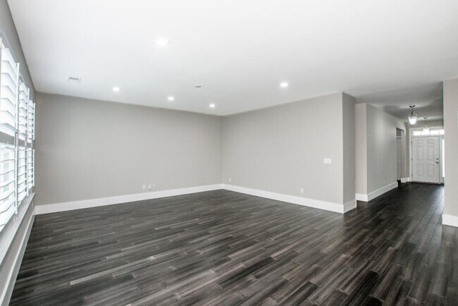Building Photo - 6120 Durango Way