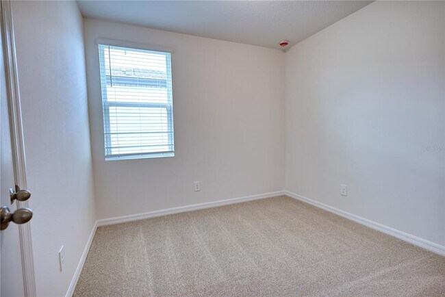 Building Photo - 5521 Clove Row