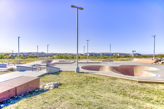 Building Photo - Beautifully Maintained 4 bed/3bath 2 Story Brick home