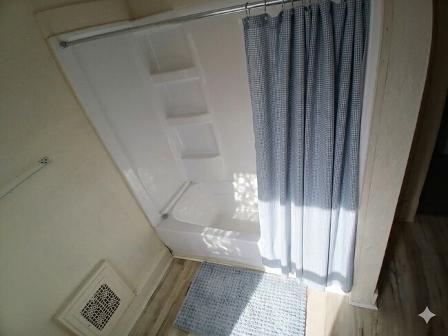 Building Photo - 231 Forest Ave