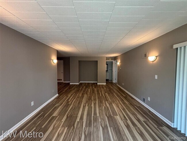 Building Photo - 18236 University Park Dr