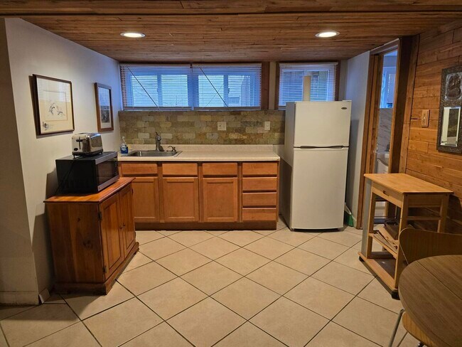 Building Photo - 546 Judson Ave