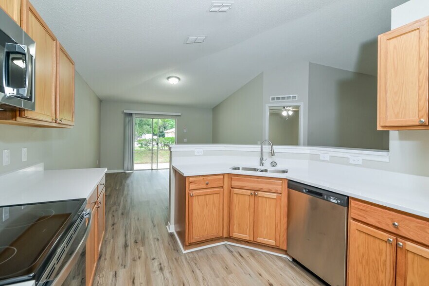 Building Photo - 1608 Sterns Dr