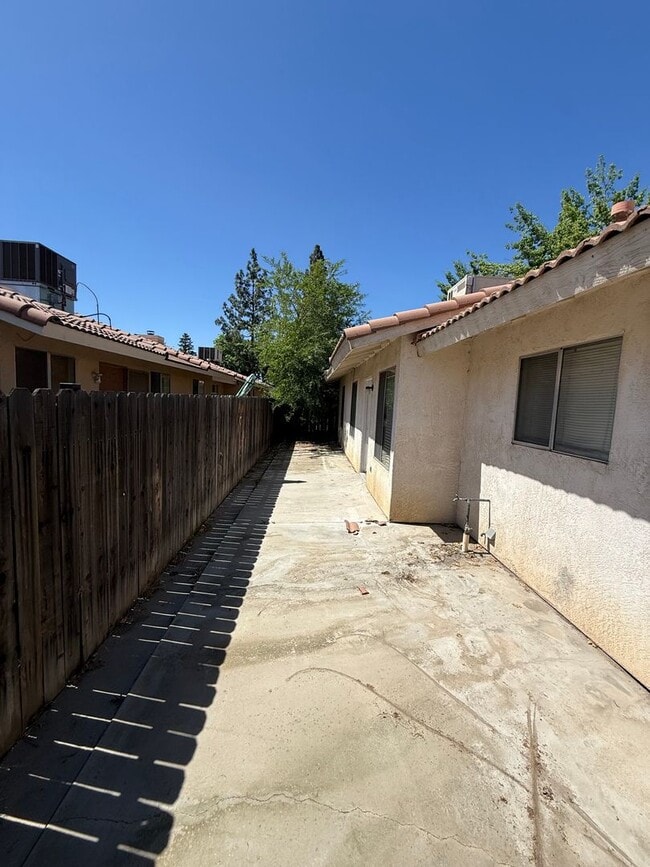 Building Photo - 3 Bed 2 bath in Southwest Bakersfield