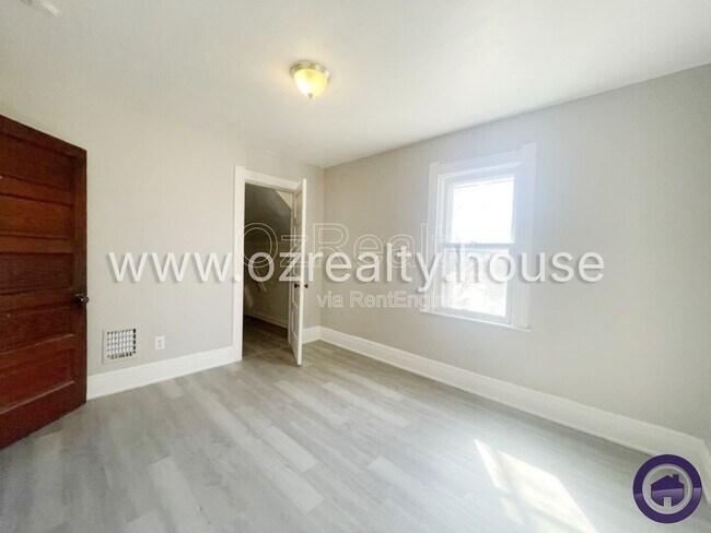 Building Photo - 1031 N Michigan St