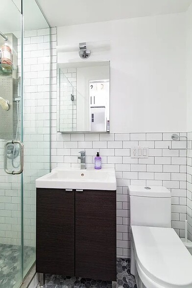 Building Photo - 250 Broome St