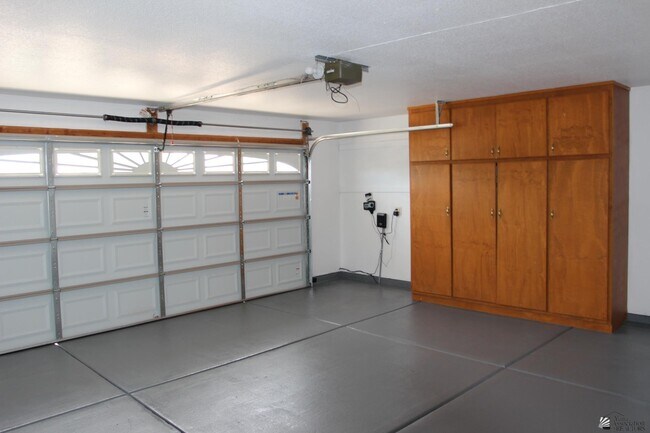 Building Photo - 2090 S 44th Dr