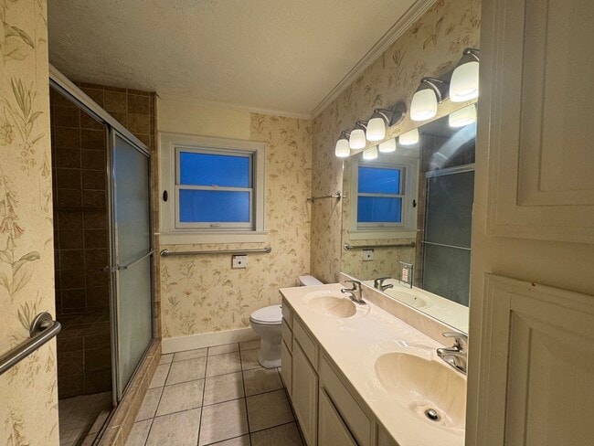 Building Photo - 2406 Elmen St